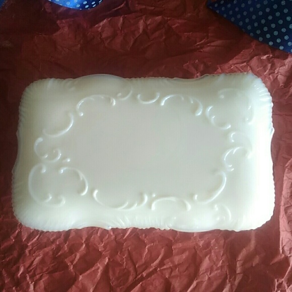 Vintage Milk glass trinket box GUC - Picture 1 of 4